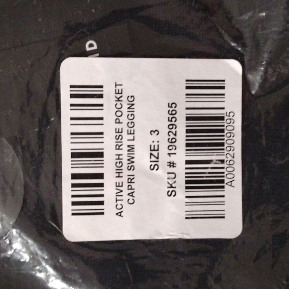 Torrid Black High Rise Capri Beach Swim Leggings Bottoms 3X 22/24 NWT - Picture 2 of 2